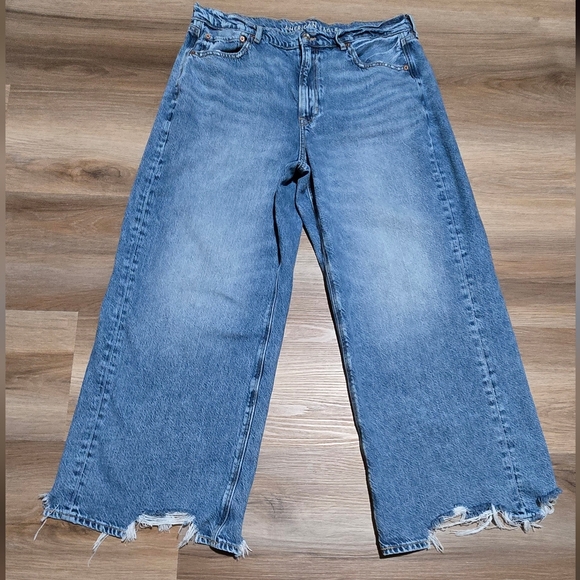 American Eagle Super High Rise Baggy Wide Leg Raw Hem Jeans Size 16 Short - Picture 3 of 16